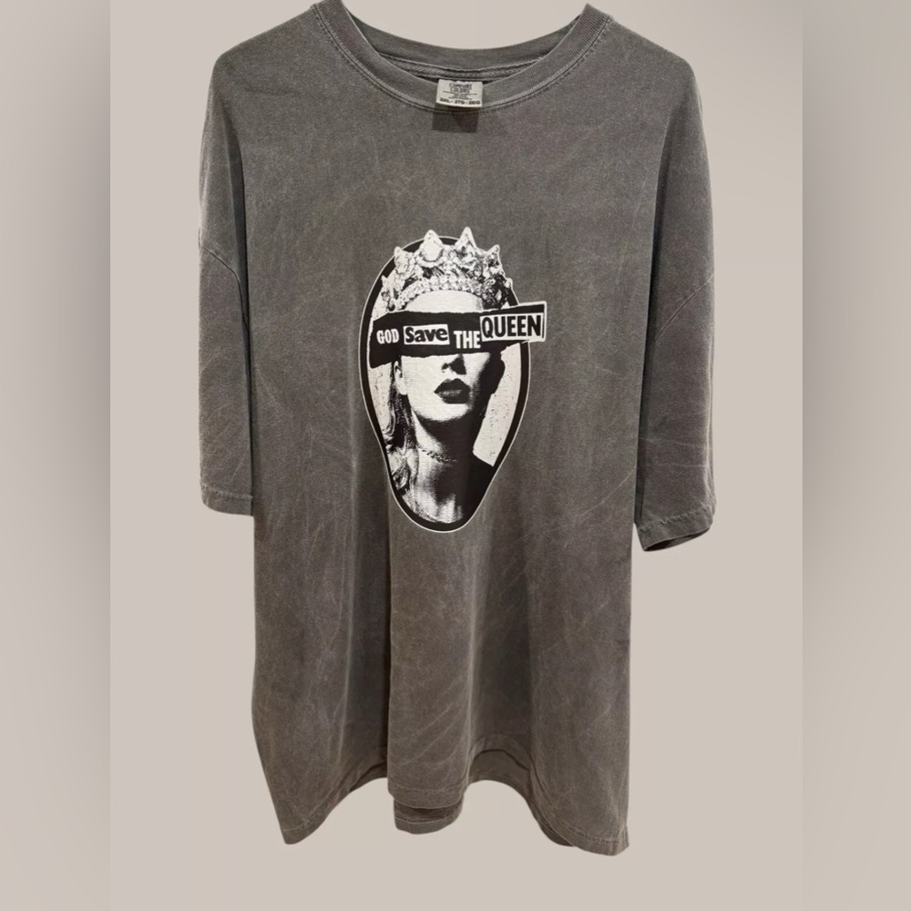 Taylor Swift God Save The Queen 2XL COMFORT COLORS T-Shirt.